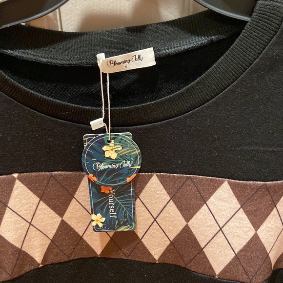 Sweater - Picture 4 of 5